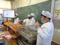 5年生給食の様子