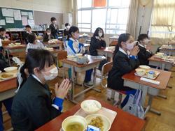 5年生給食の様子