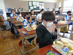 5年生給食の様子