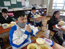 5年生給食の様子