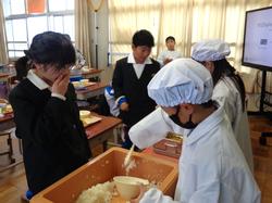 5年生給食の様子