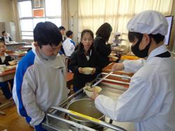 5年生給食の様子