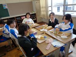 5年生給食の様子