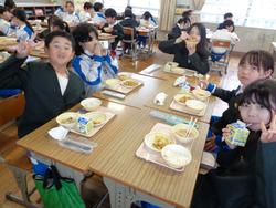 5年生給食の様子