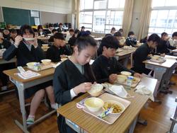 6年生給食の様子