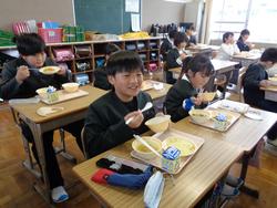 6年生給食の様子