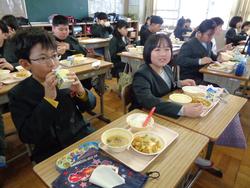 6年生給食の様子