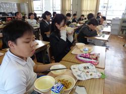 6年生給食の様子