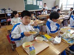 4年生給食の様子