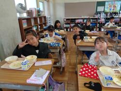 3年生給食の様子