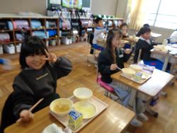 3年生給食の様子