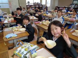 3年生給食の様子