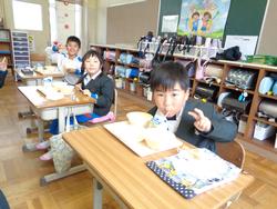 3年生給食の様子