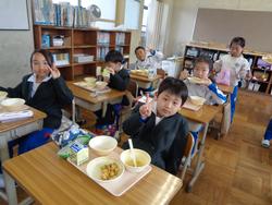 3年生給食の様子
