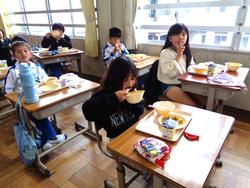 3年生給食の様子