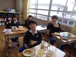 3年生給食の様子