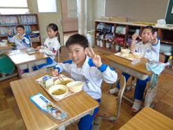 3年生給食の様子