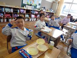 3年生給食の様子
