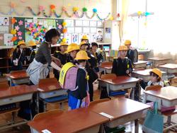 1年生下校の様子