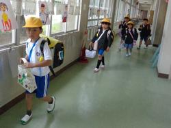 1年生下校の様子