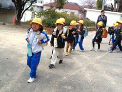 1年生下校の様子