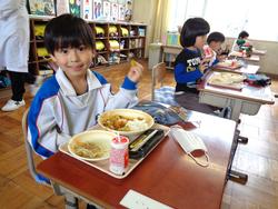 1年生給食の様子