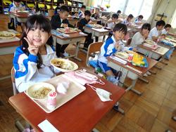 1年生給食の様子