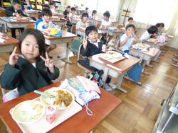 1年生給食の様子