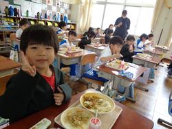 1年生給食の様子