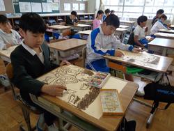 4年生図工の授業（人権ポスター）