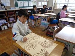 4年生図工の授業（人権ポスター）