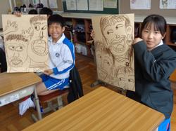 4年生図工の授業（人権ポスター）