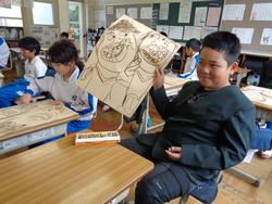 4年生図工の授業（人権ポスター）