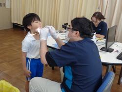 1年生歯科検診の様子