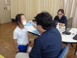 1年生歯科検診の様子