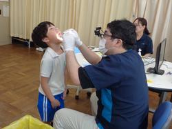 1年生歯科検診の様子
