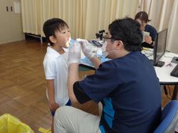 1年生歯科検診の様子