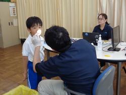 1年生歯科検診の様子