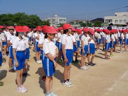 運動会全体練習（応援合戦）の様子