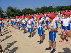 運動会全体練習（応援合戦）の様子