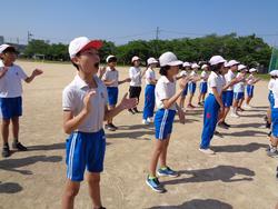 運動会全体練習（応援合戦）の様子