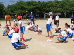 運動会全体練習（応援合戦）の様子