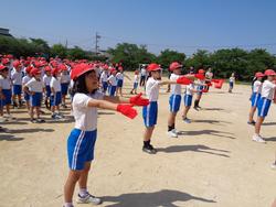 運動会全体練習（応援合戦）の様子
