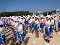 運動会全体練習（応援合戦）の様子