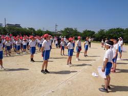 運動会全体練習（応援合戦）の様子