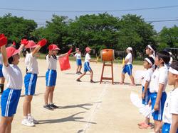 運動会全体練習（応援合戦）の様子