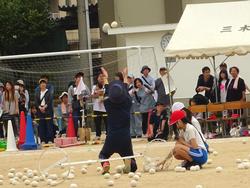 1・2年学団競技「勝利をめざして ねらえ！たまいれ！」