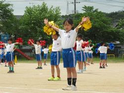 1・2年表現運動「♡パワーでにっこりほっこり」の様子