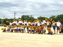 1・2年表現運動「♡パワーでにっこりほっこり」の様子