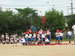 1・2年学団競技「勝利をめざして ねらえ！たまいれ！」